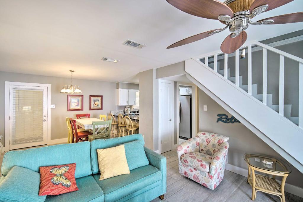 Family-Friendly Beachside Condo 3 Mi to the Pier - main image