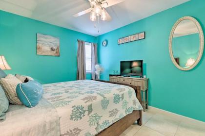 Vivid Escape in Gulf Shores - Walk to Beach! - image 15