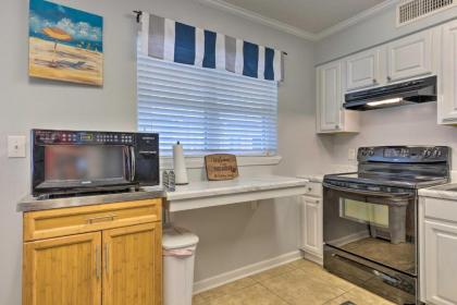 Coastal Gulf Shores Condo - 1 Block to Beach! - image 3