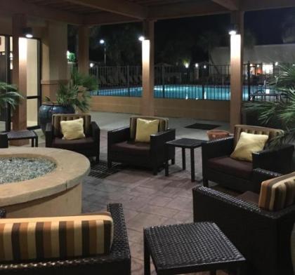 Courtyard by Marriott Gulfport Beachfront - image 2