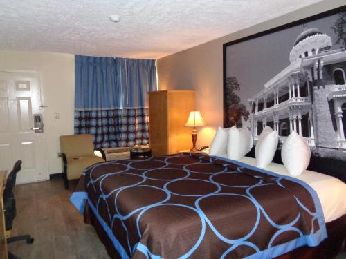 Super 8 by Wyndham Gulfport Near Biloxi - image 4