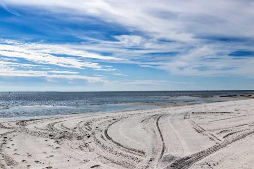 Beachside Getaway - Walk to Gulf Pier and Casino! - main image