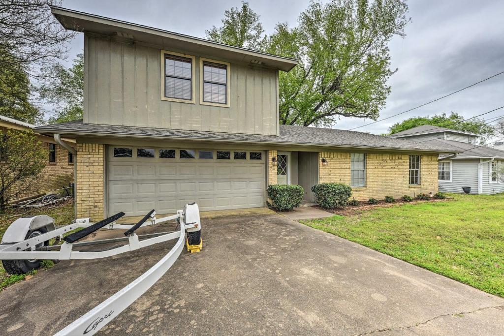 Cedar Creek Lakefront Home with Dock and Game Room! - image 3