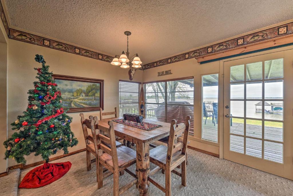 Cedar Creek Lakefront Home with Dock and Game Room! - image 7