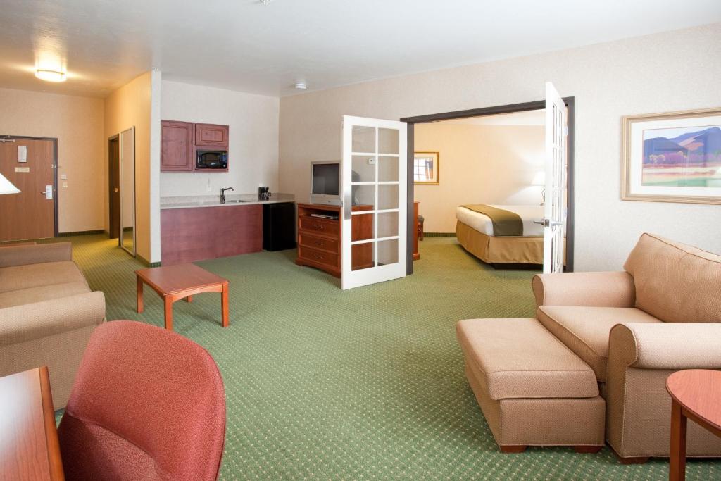 Holiday Inn Express Hotel & Suites Gunnison an IHG Hotel - main image