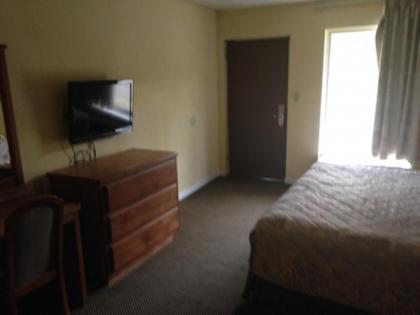 Regal Inn Guntersville - image 1