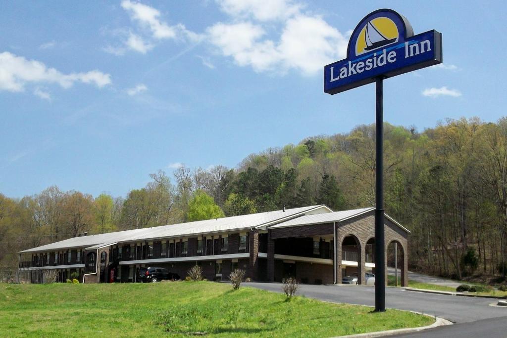 Lakeside Inn - main image