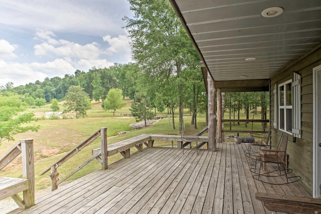 Guntersville Cabin with Fire Pit Walk to Lake! - image 3