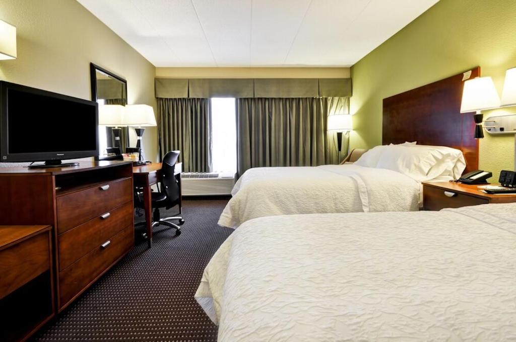 Hampton Inn Chicago-Gurnee - image 2