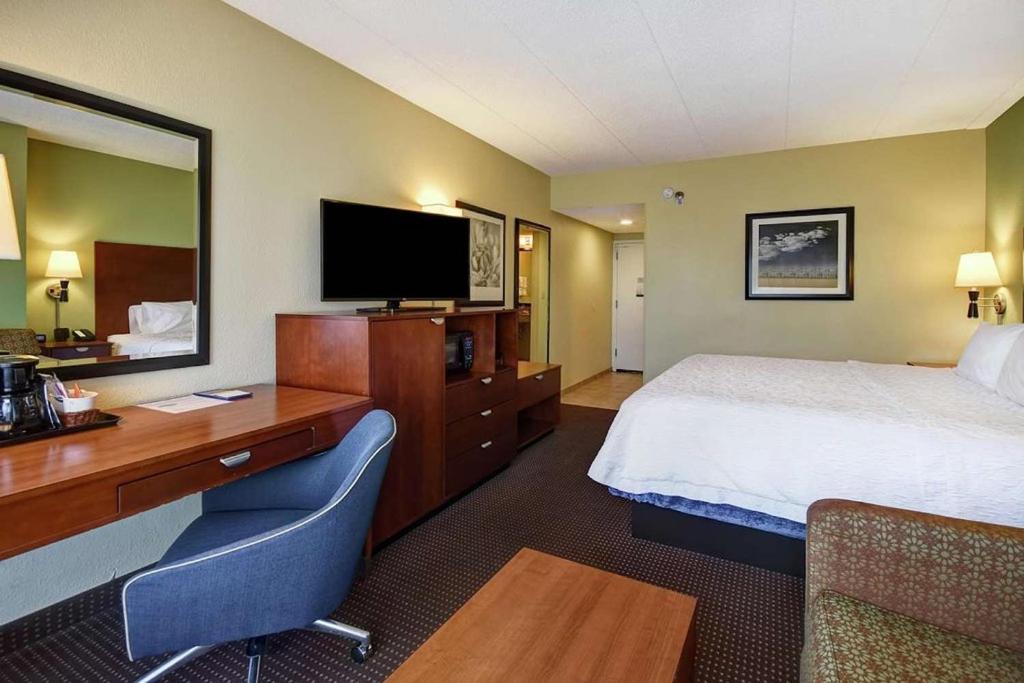 Hampton Inn Chicago-Gurnee - image 3