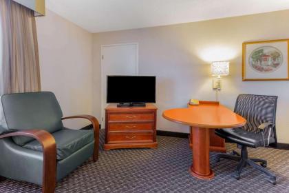 La Quinta by Wyndham Chicago Gurnee - image 12