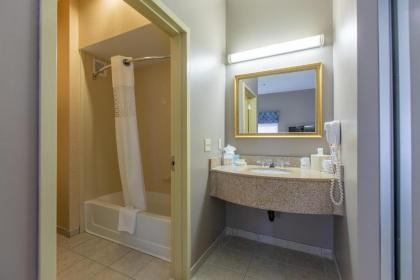 Hampton Inn Hadley-Amherst Area - image 9