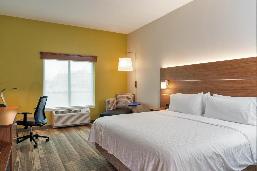 Holiday Inn Express Hotel & Suites Hagerstown an IHG Hotel - image 6