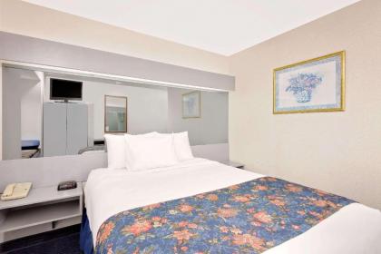 Microtel Inn and Suites Hagerstown - image 11