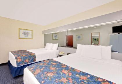 Microtel Inn and Suites Hagerstown - image 9