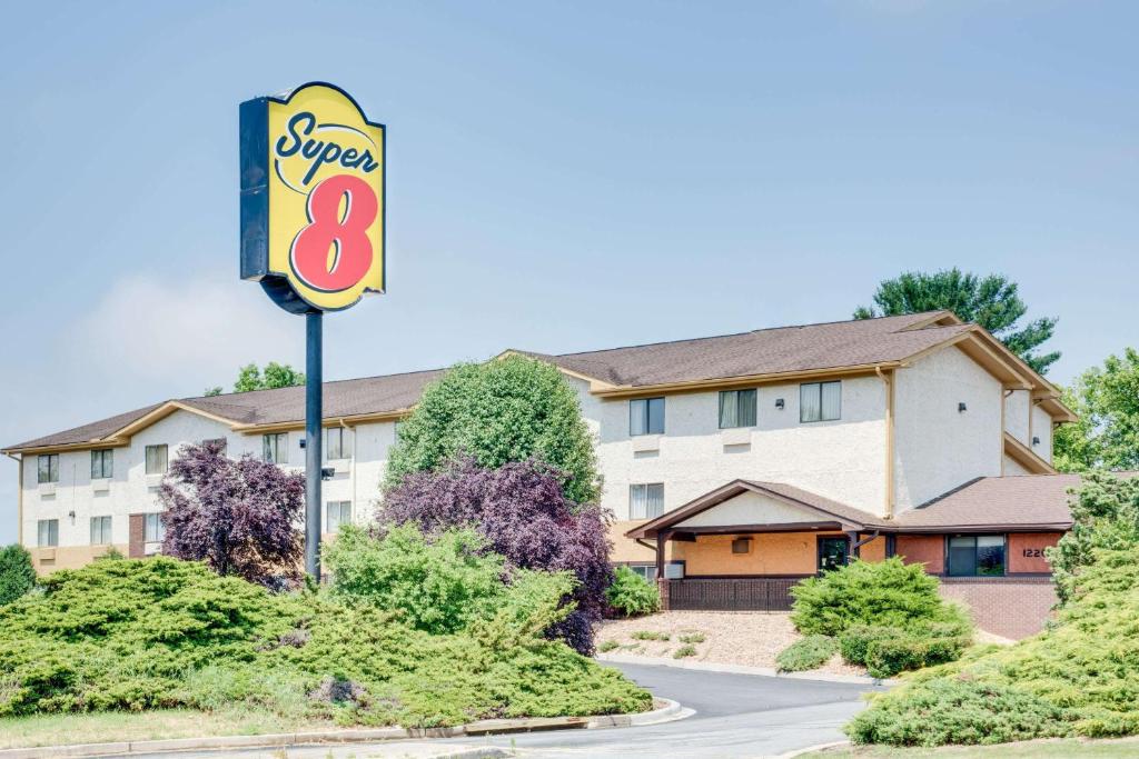 Super 8 by Wyndham Hagerstown - main image