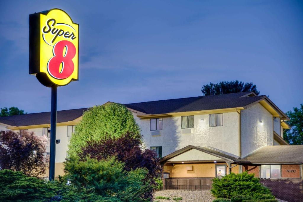 Super 8 by Wyndham Hagerstown - image 4