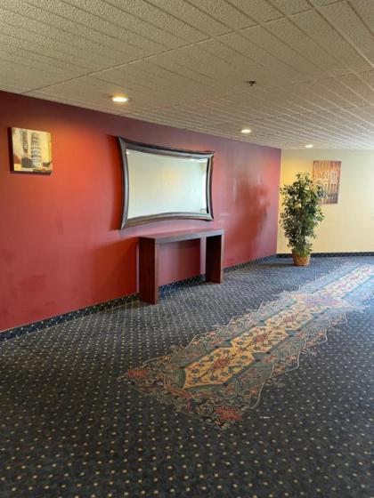 Apm Inn & Suites - image 12