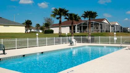 A grand 4 bedroom house with its own private pool. - image 13