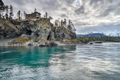 Luxury Homer Villa with Hot tub on 22 Acres Halibut Cove Alaska