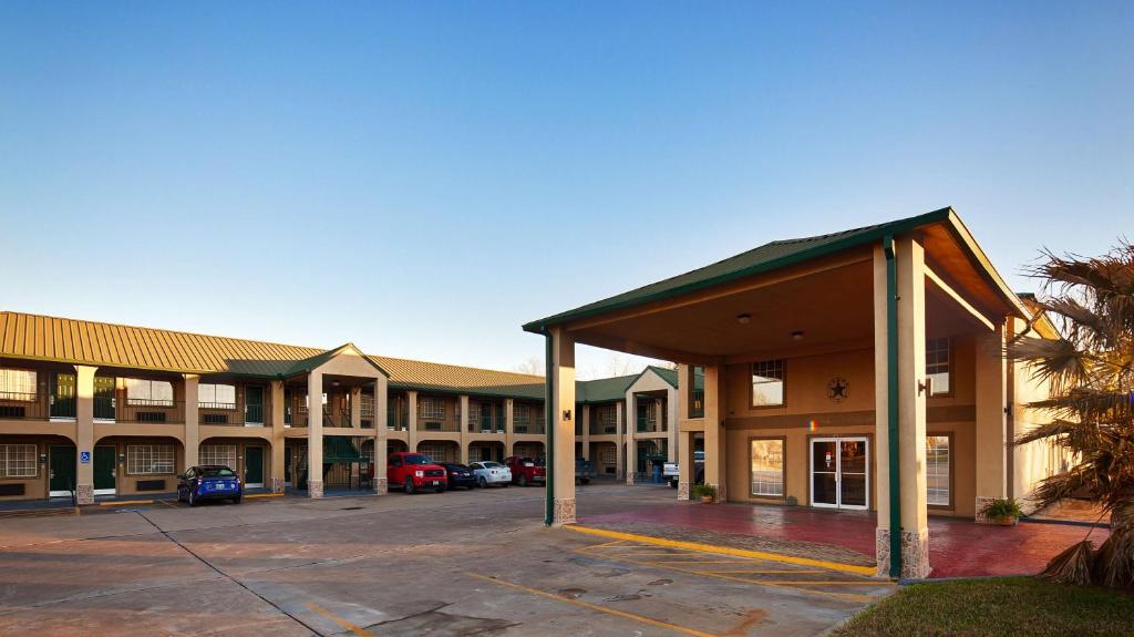 Best Western Executive Inn - image 5