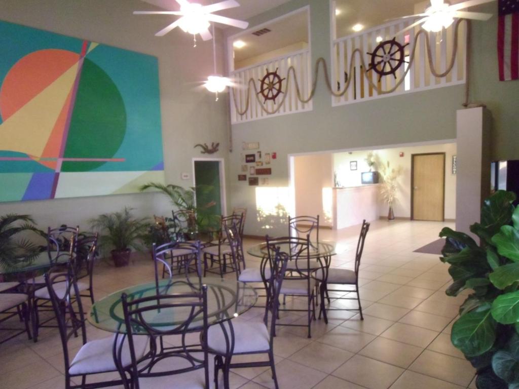 Key West Inn - Hamilton - image 2