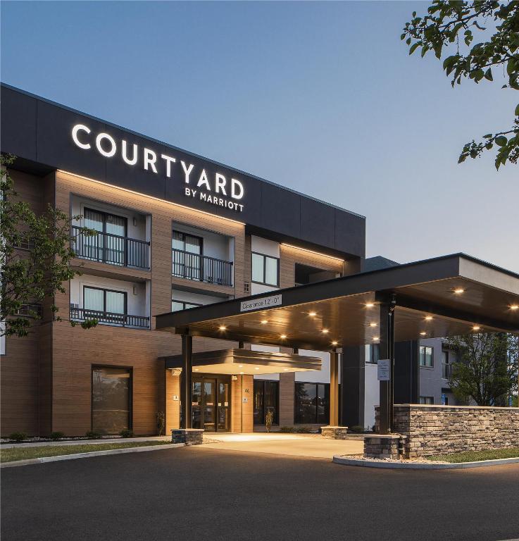 Courtyard by Marriott Hamilton - image 2