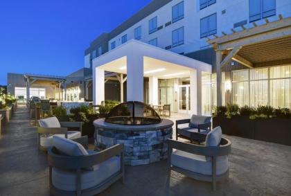 Courtyard by Marriott Hamilton - image 9