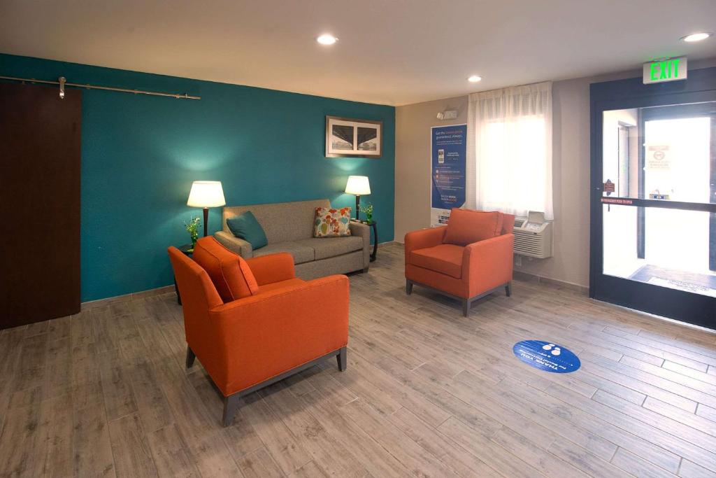 Quality Inn & Suites - image 6