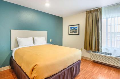 Suburban Extended Stay Hotel - image 9