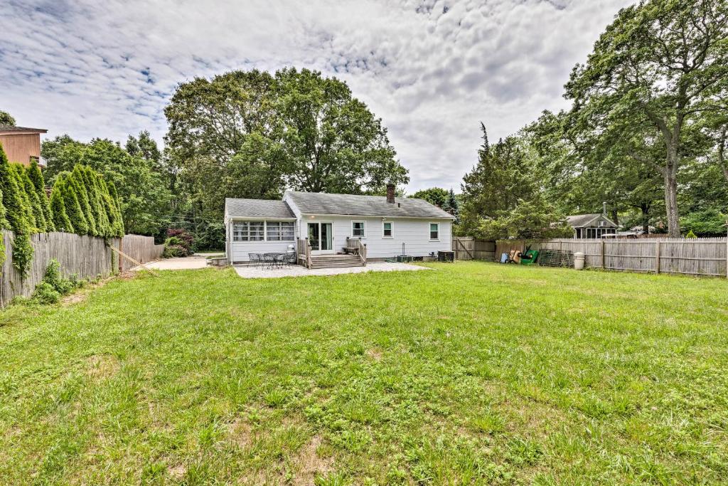 Hamptons Bay Home on Shinnecock Bay with Yard! - image 3