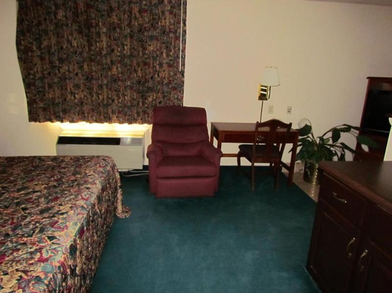 Western Inn & Suites Hampton - image 7