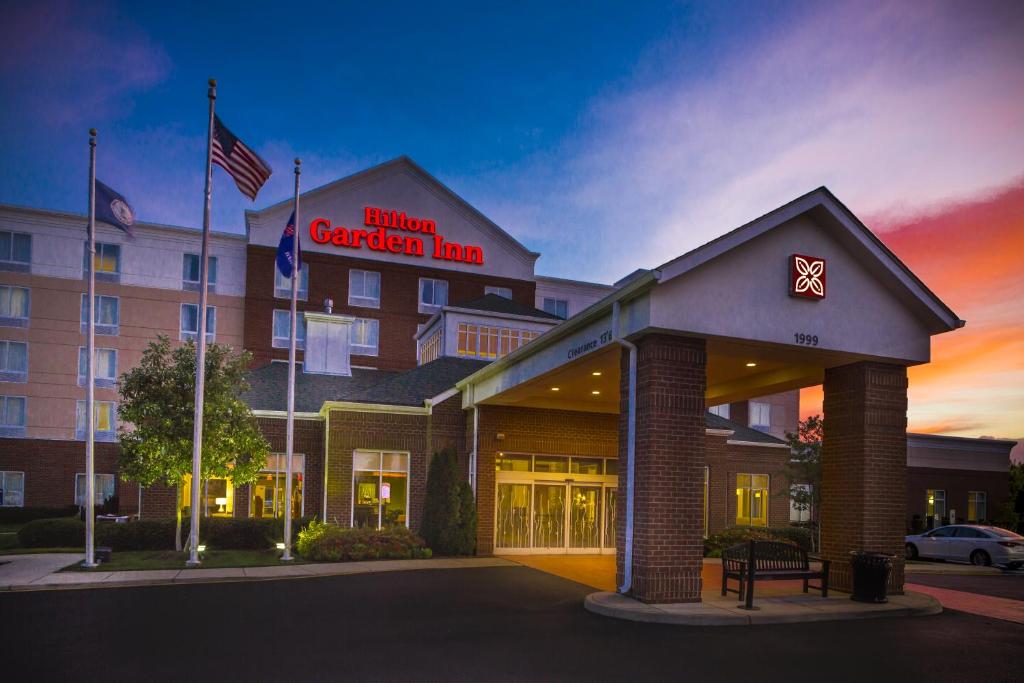 Hilton Garden Inn Hampton Coliseum Central - main image