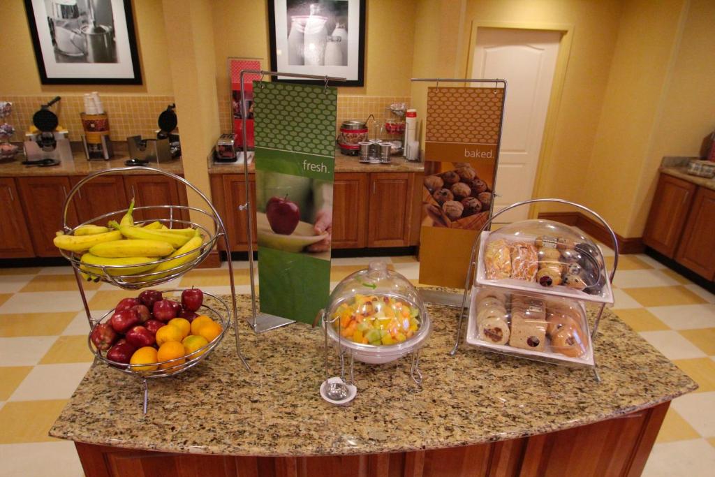 Hampton Inn Hampton-Newport News - image 2