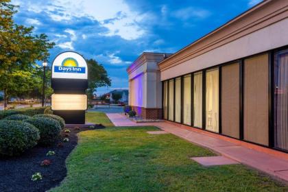 Days Inn by Wyndham Hampton Near Coliseum Convention Center - image 10