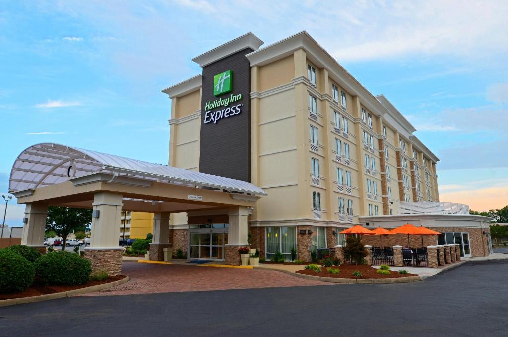 Holiday Inn Express Hotels- Hampton an IHG Hotel - main image