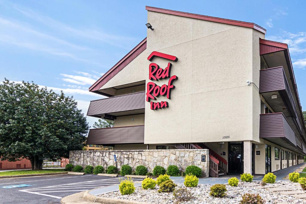 Red Roof Inn Hampton Coliseum and Convention Center - image 3