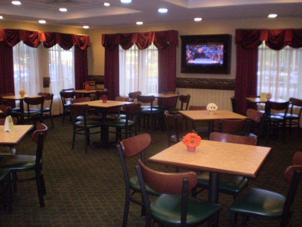 Country Inn & Suites by Radisson Hampton VA - image 5