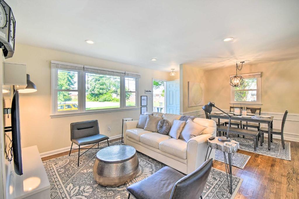 Charming Hampton Home with Yard 2 Mi to Beach! - image 3