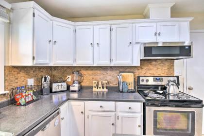 Charming Hampton Home with Yard 2 Mi to Beach! - image 9