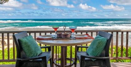 Beachfront steps to the sand VIEWS Secure hi speed internet Hawaii