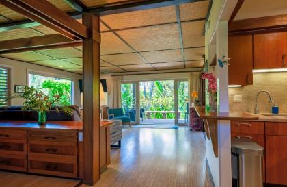 Secluded beachfront resort most romantic spot on Kauai totally updated inside - image 2