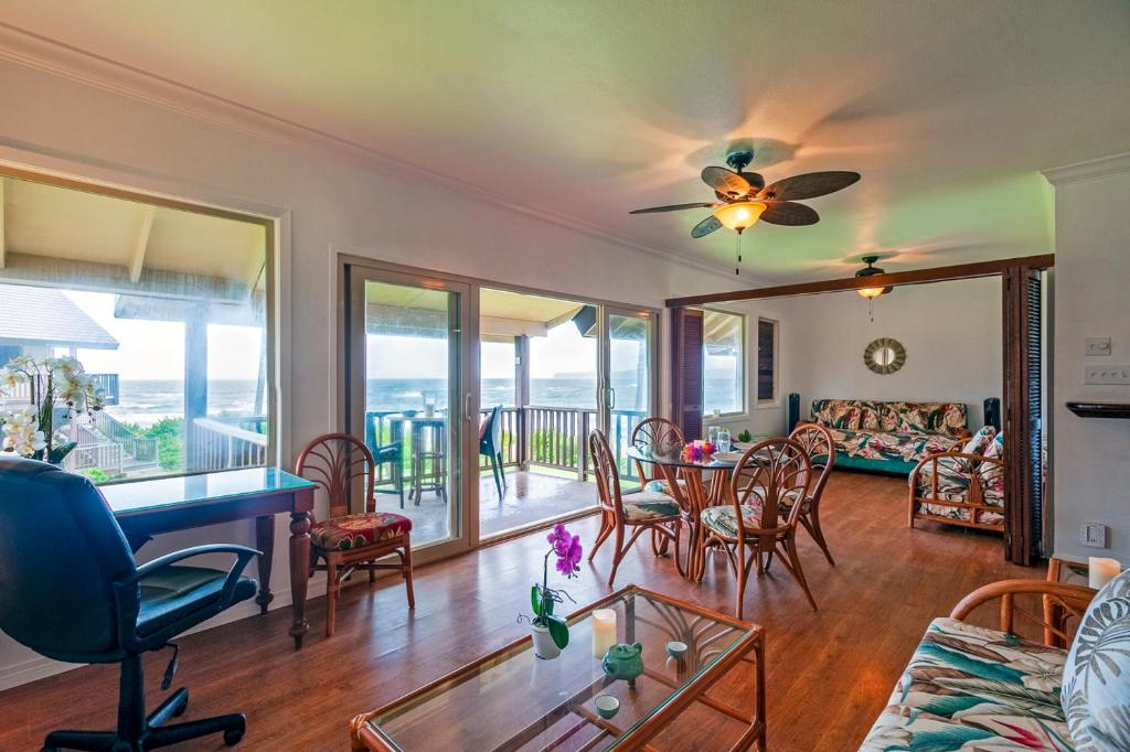 Hanalei Colony Resort J3 - steps to the sand oceanfront views all around! - image 4