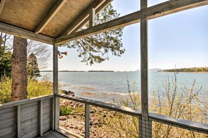 Bayfront Hancock Cottage with Beautiful Walking Beach - image 9