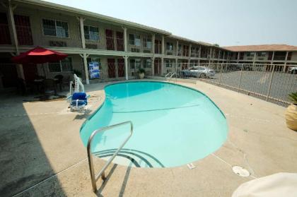 Best Western Hanford Inn - image 8