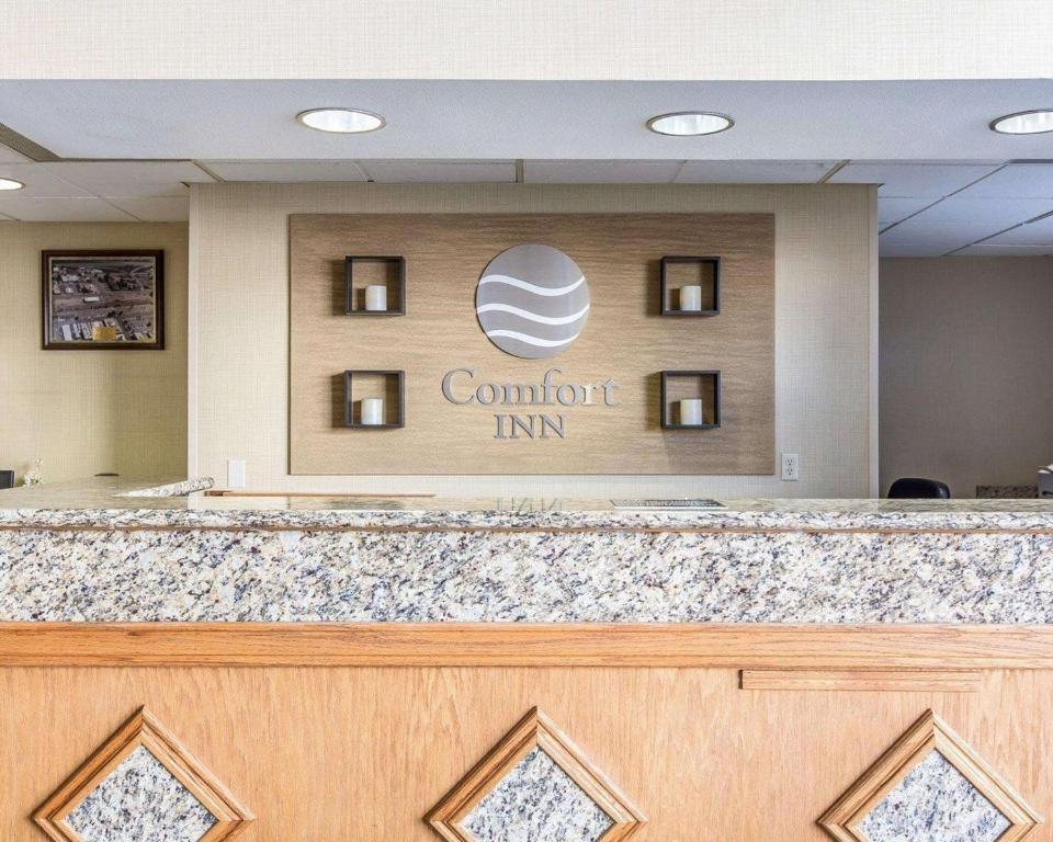 Comfort Inn Hanford Lemoore - image 3