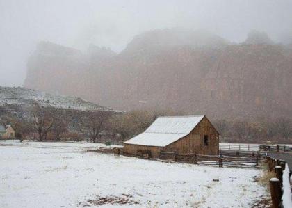 Cathedral Valley Inn - image 9