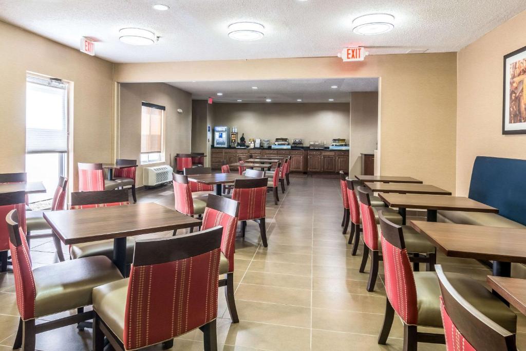 Comfort Inn & Suites - Hannibal - image 3