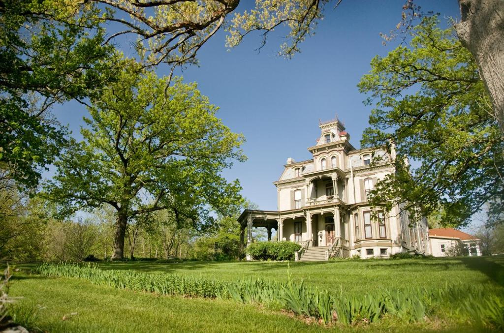 Garth Woodside Mansion Bed and Breakfast - image 3