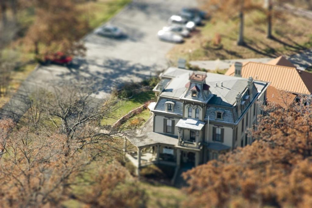 Garth Woodside Mansion Bed and Breakfast - image 6